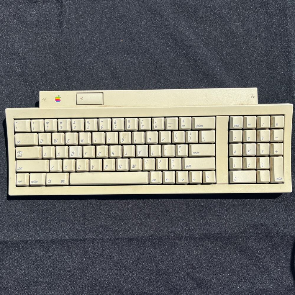 Vintage Apple Keyboard II M0487 ADB Keyboard Beige Macintosh Mechanical